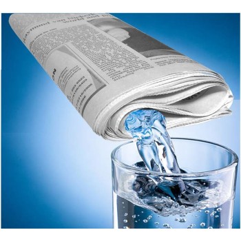 liquid in the newspaper acqua dal giornale
